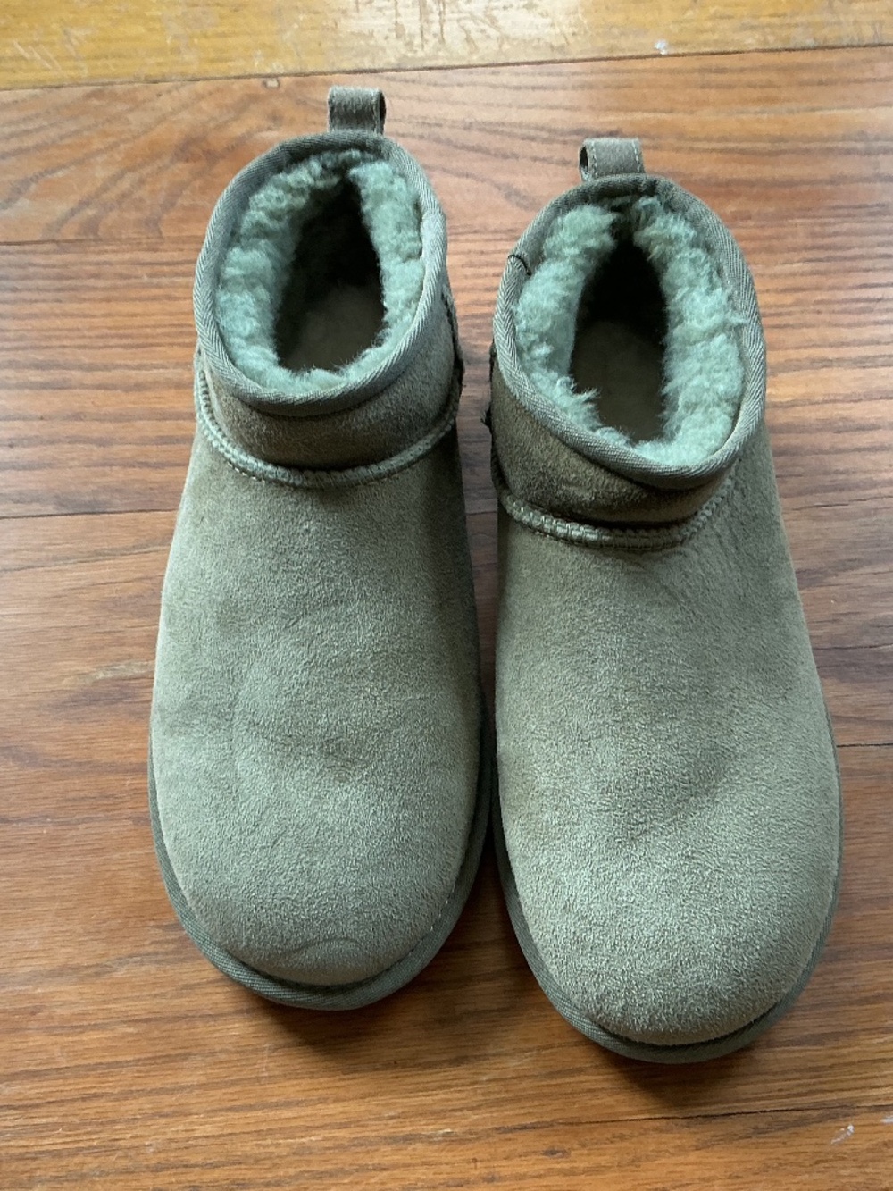 Classic Ultra Mini Uggs Olive Green Women’s 9/40